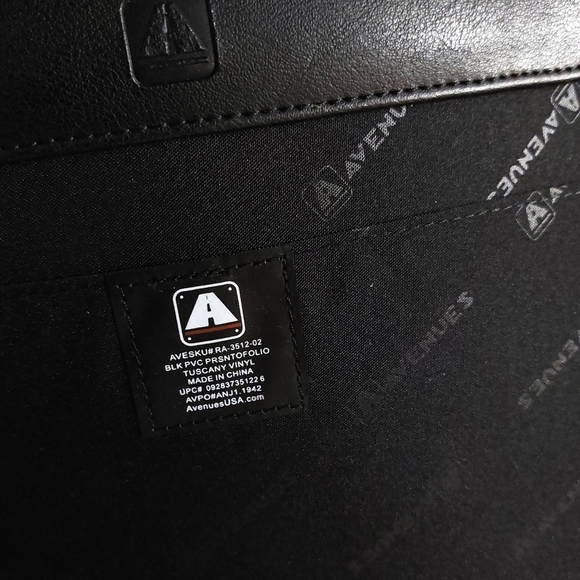 Avenues USA Black Faux Leather Zippered Portfolio 3 Ring Business Organizer - Picture 5 of 9